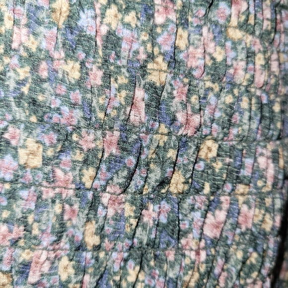 NWOT Signature Reitmans Floral Top - Picture 4 of 8